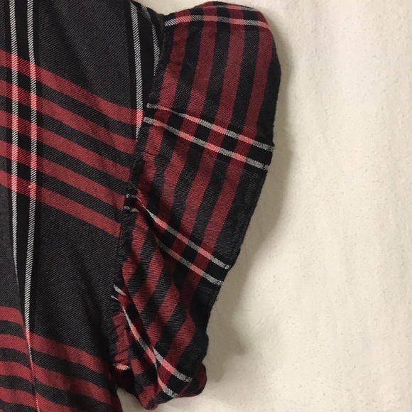 Dylan Women’s Tunic Top M Short Ruffle Sleeves Black Red Plaid Split Hem Boxy - Picture 2 of 10